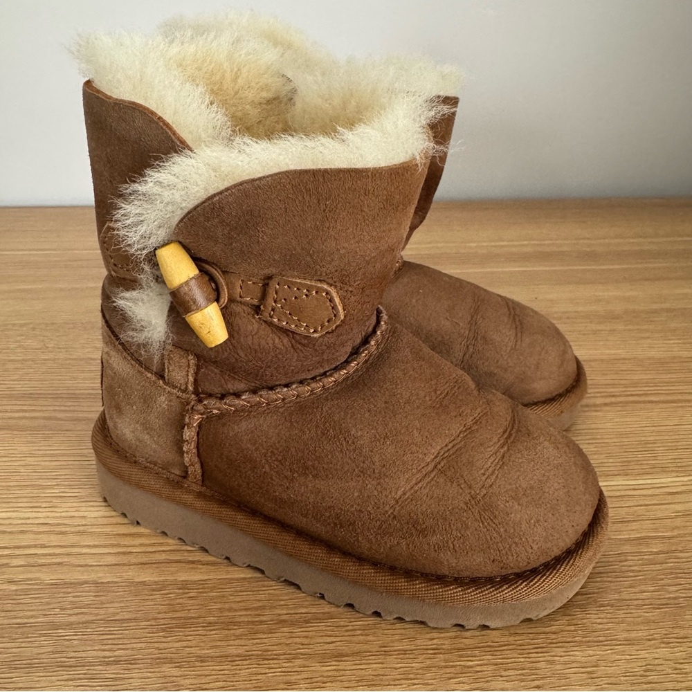UGG Kid’s Toggle Boots Booties Shearling Size 8 - Picture 3 of 7